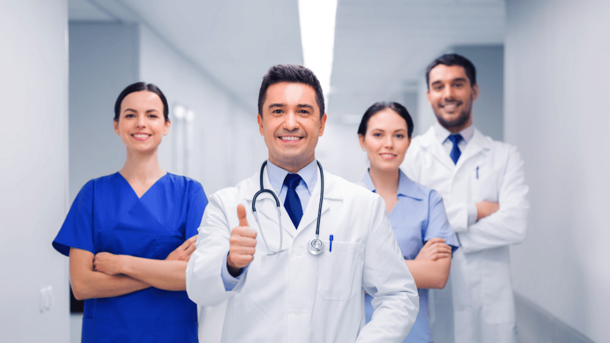 ApnaDoc doctor providing home visit care in Noida